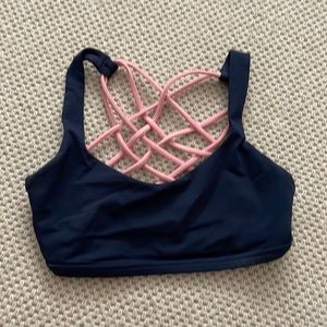 Lululemon free to be bra size 2